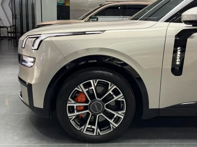 Lynk & Co 900 — Фото автомобиля 16