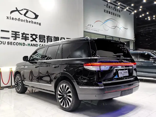 Lincoln Navigator — Фото автомобиля 17