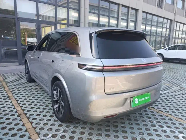 Li Auto L8 — Фото автомобиля 22