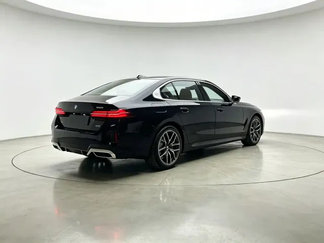 BMW i5 — Фото автомобиля 8