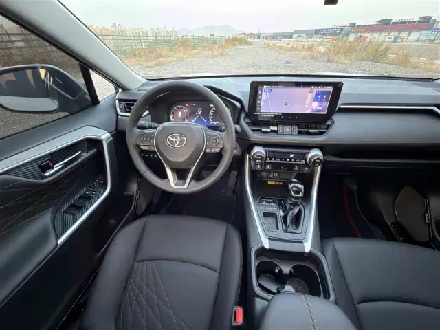 Toyota RAV4 — Фото автомобиля 9