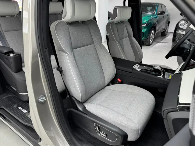Volvo EM90 — Фото автомобиля 14