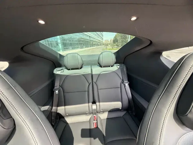 Tesla Model Y L — Фото автомобиля 15