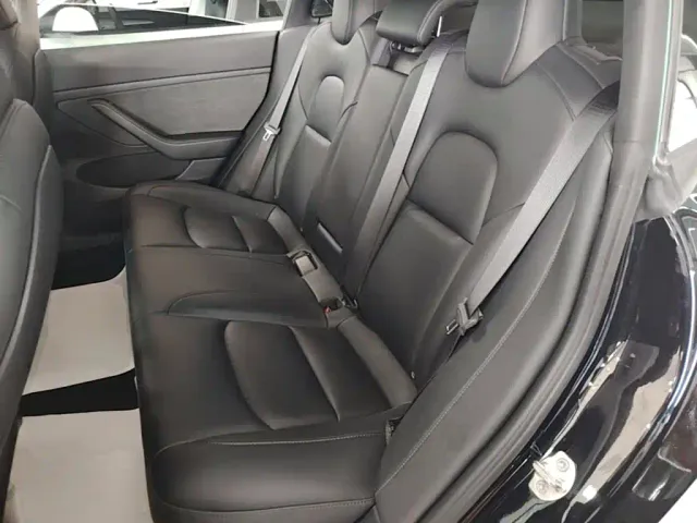 Tesla Model 3 — Фото автомобиля 16