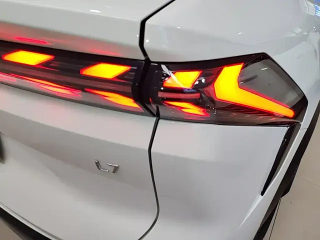 Geely Galaxy L7 — Фото автомобиля 7