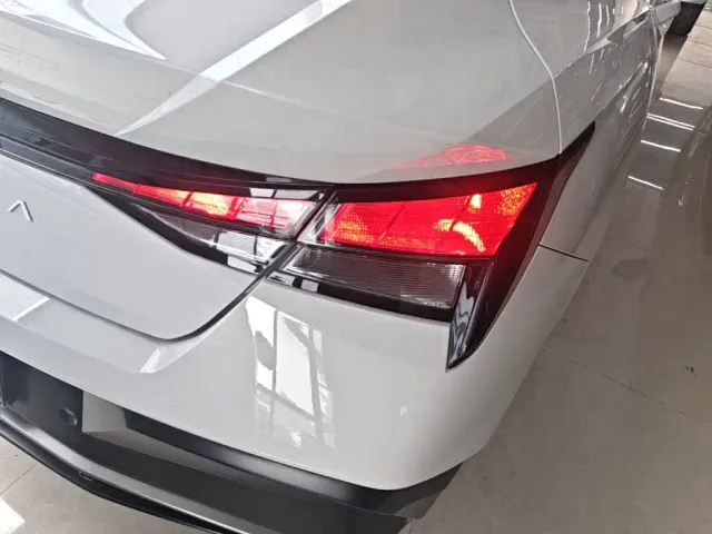 Hyundai Elantra — Фото автомобиля 7