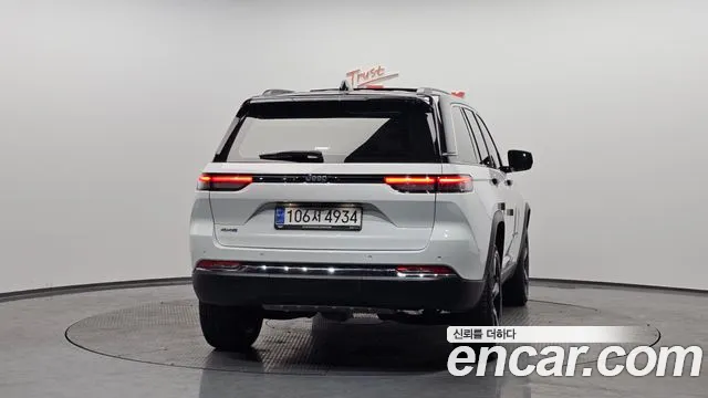 Jeep Cherokee — Фото автомобиля 4
