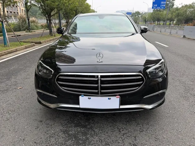 Mercedes-Benz E-Class — Фото автомобиля 2