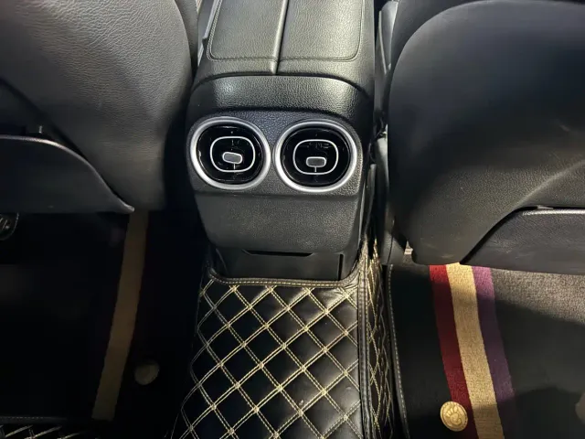 Mercedes-Benz C-Class — Фото автомобиля 12