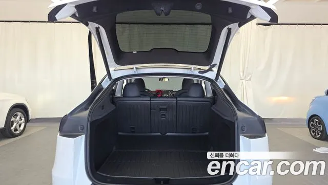 Tesla Model Y — Фото автомобиля 26
