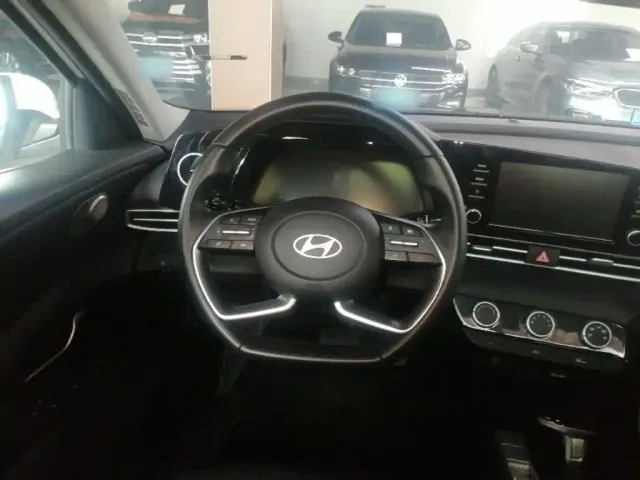 Hyundai Elantra — Фото автомобиля 10