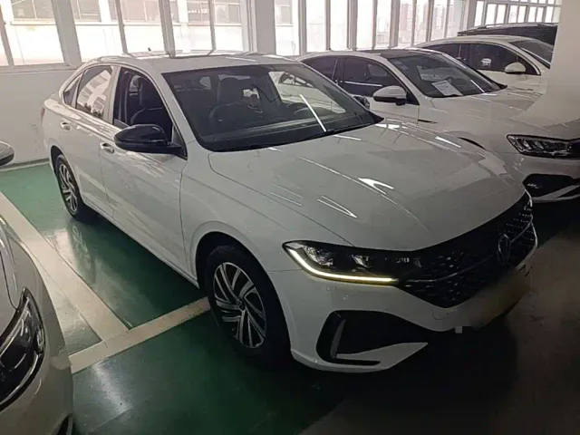 Volkswagen Lavida — Фото автомобиля 3