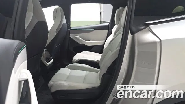 Tesla Model Y — Фото автомобиля 18