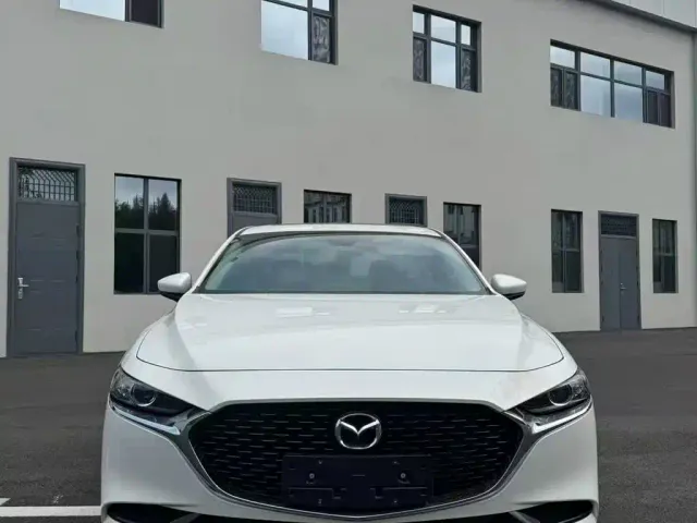 Mazda Axela — Фото автомобиля 2