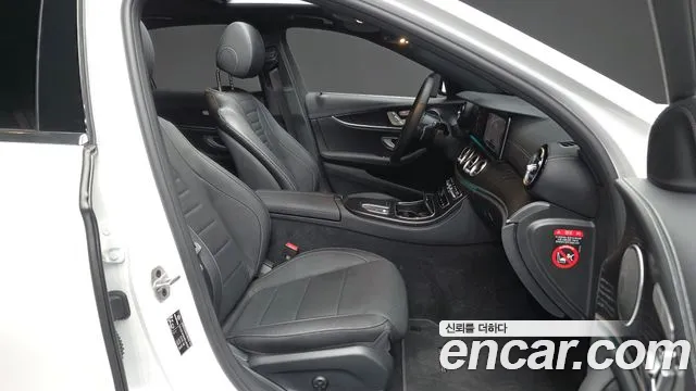 Mercedes-Benz E-Class — Фото автомобиля 17
