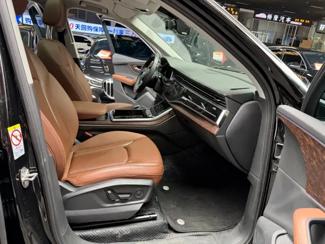 Audi Q7 — Фото автомобиля 16