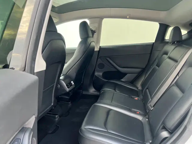 Tesla Model Y — Фото автомобиля 15