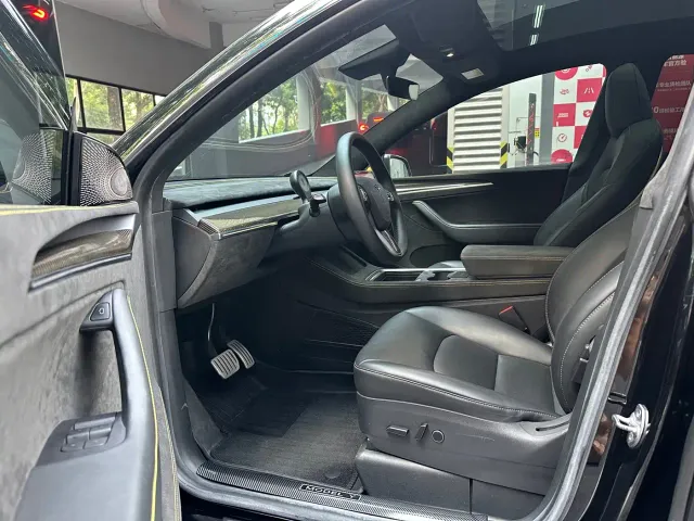 Tesla Model Y — Фото автомобиля 5