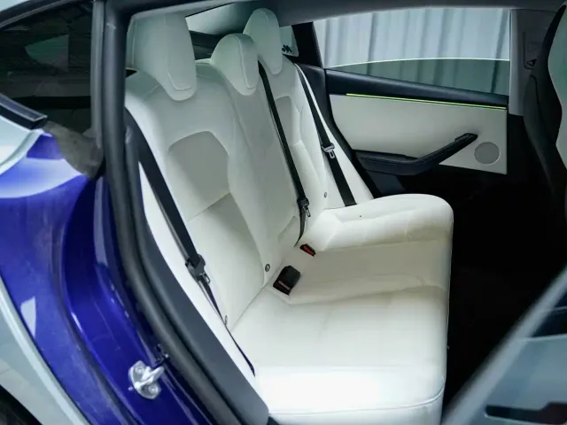Tesla Model 3 — Фото автомобиля 13