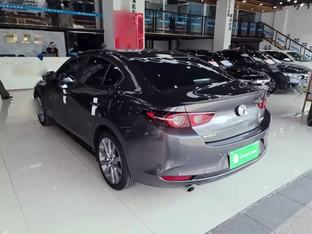 Mazda Axela — Фото автомобиля 4