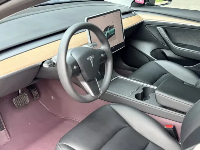 Tesla Model 3 — Фото автомобиля 12