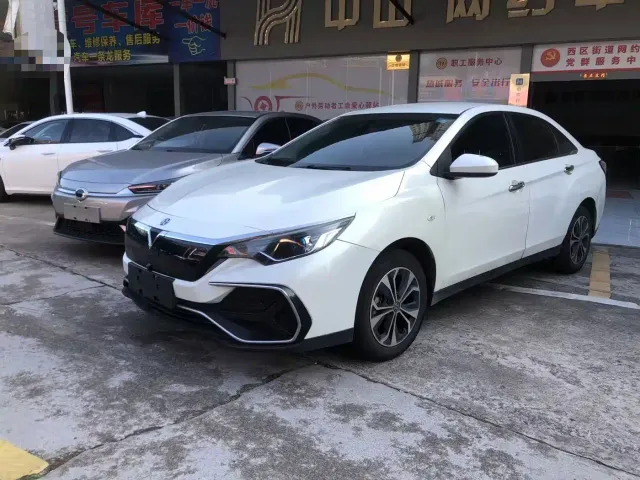 Фотография автомобиля — Venucia D60 EV
