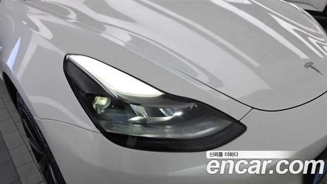 Tesla Model 3 — Фото автомобиля 22
