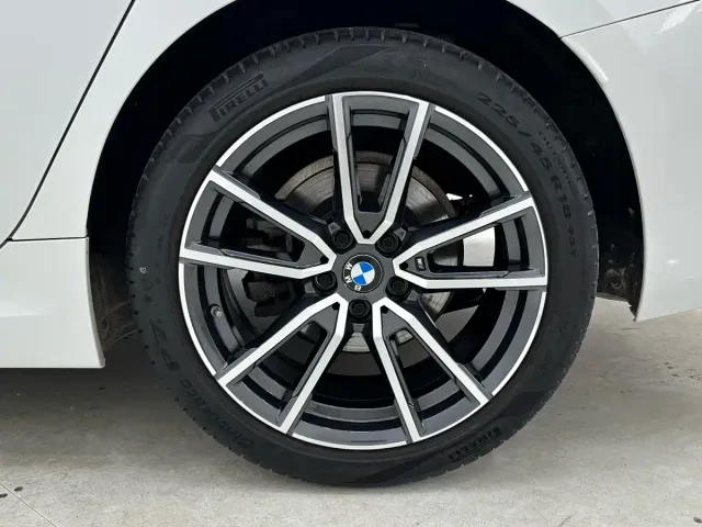 BMW 3 Series — Фото автомобиля 17