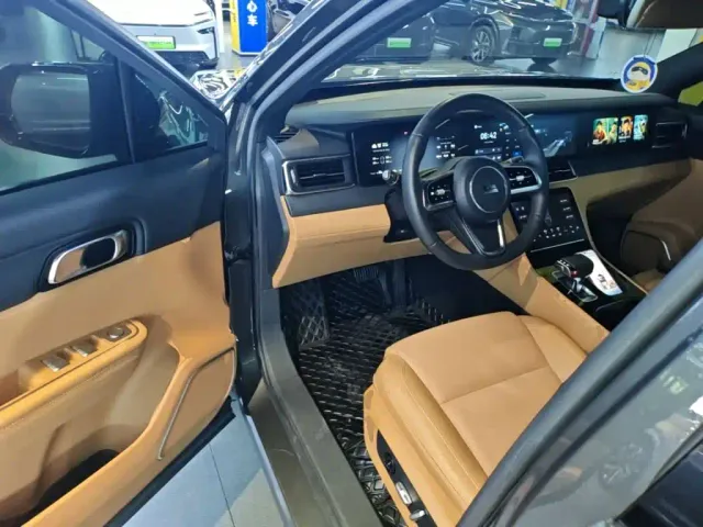 Li Auto ONE — Фото автомобиля 15
