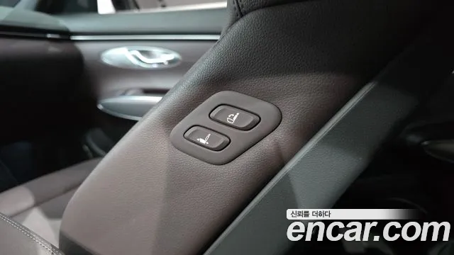 Genesis GV70 2.5T Бензин 2WD — Фото автомобиля 25