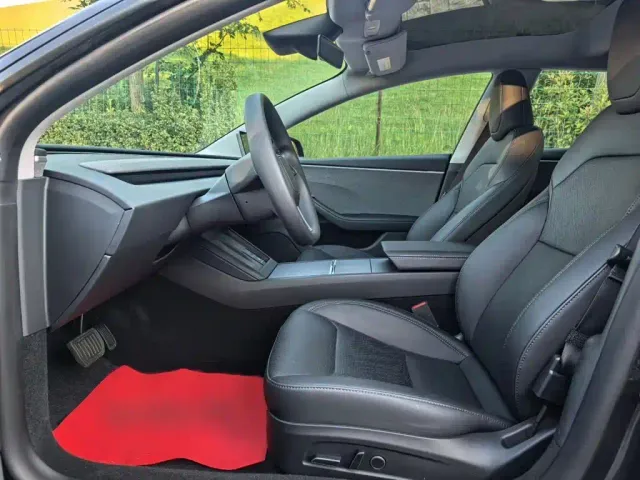 Tesla Model 3 — Фото автомобиля 12