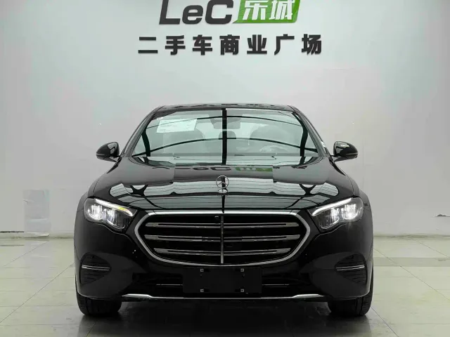 Mercedes-Benz E-Class — Фото автомобиля 2