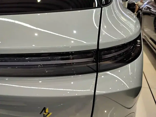 Li Auto L6 — Фото автомобиля 7