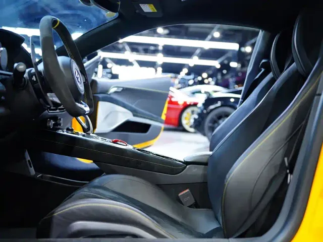 Lotus Emira — Фото автомобиля 14