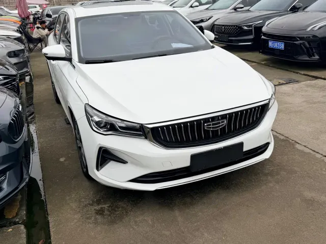 Geely Emgrand — Фото автомобиля 3