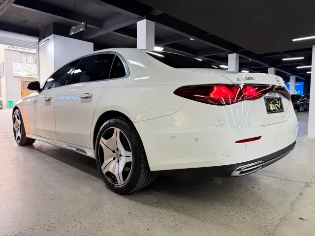 Mercedes-Benz E-Class — Фото автомобиля 12