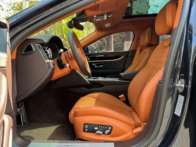 Bentley Flying Spur — Фото автомобиля 8