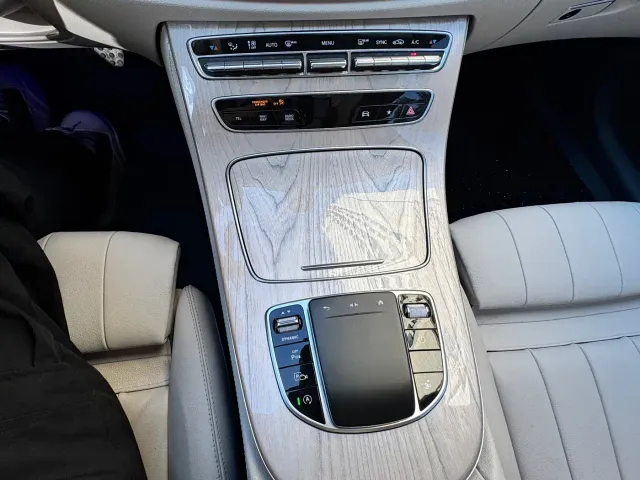 Mercedes-Benz E-Class — Фото автомобиля 13