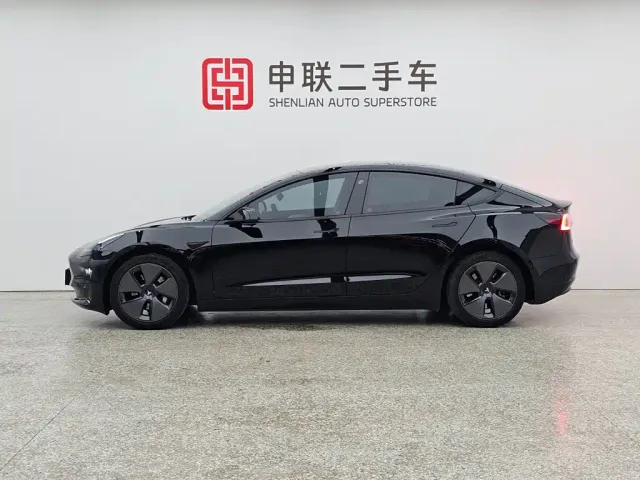 Tesla Model 3 — Фото автомобиля 4