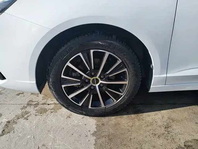 Roewe i5 — Фото автомобиля 22