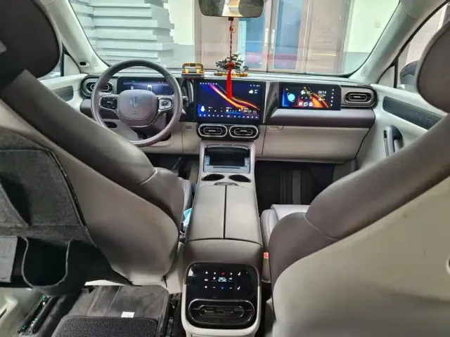 Leapmotor C11 — Фото автомобиля 5