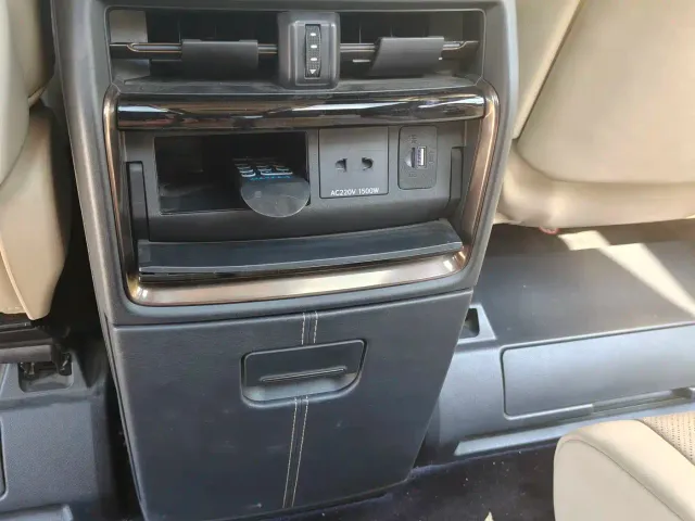 Toyota Vellfire — Фото автомобиля 17