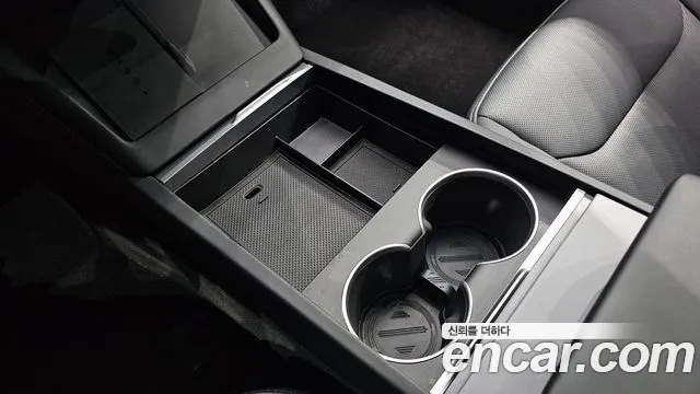 Tesla Model 3 — Фото автомобиля 16