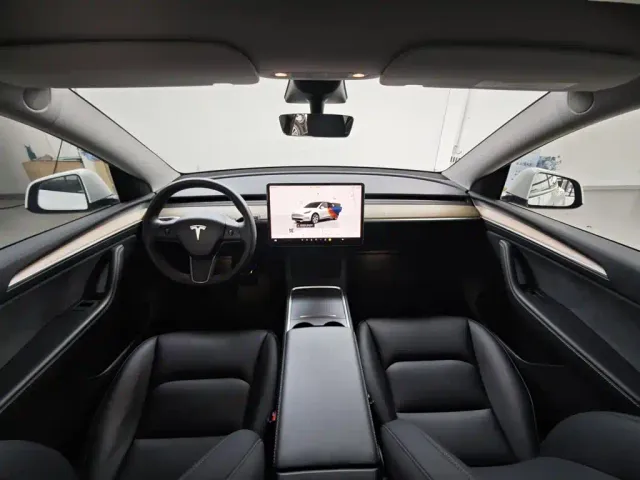 Tesla Model Y — Фото автомобиля 14
