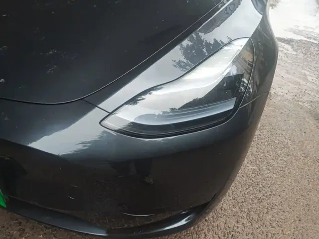 Tesla Model Y — Фото автомобиля 23