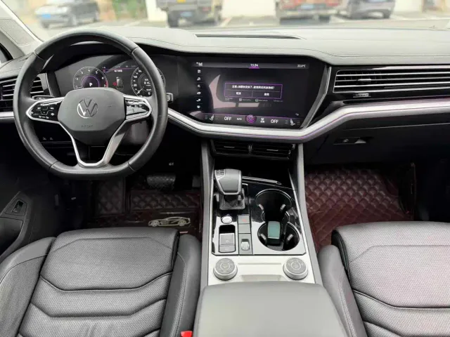 Volkswagen Touareg — Фото автомобиля 7