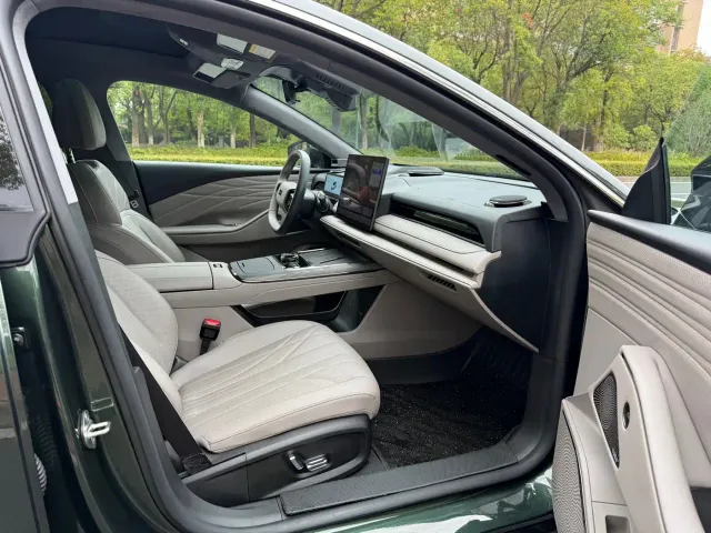 Geely Galaxy Xingyao 8 — Фото автомобиля 8