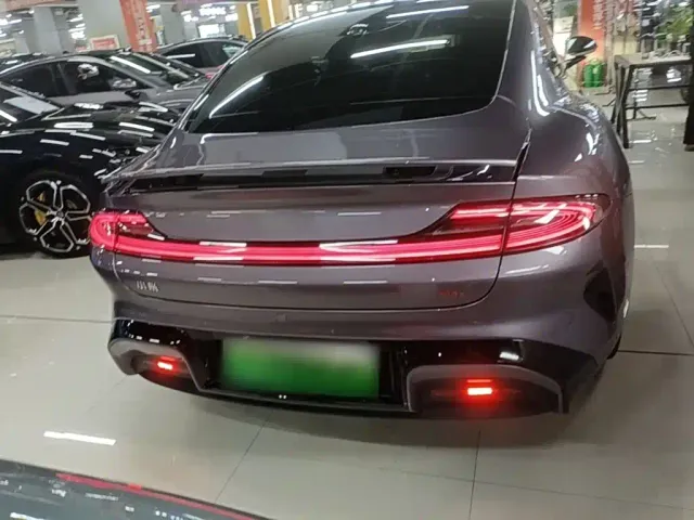 Xiaomi SU7 — Фото автомобиля 5