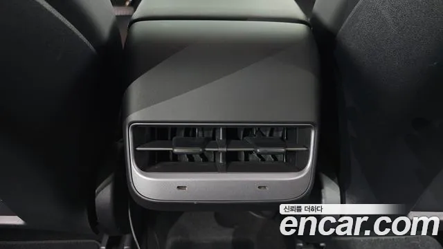 Tesla Model Y — Фото автомобиля 28
