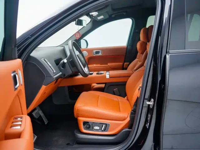 Li Auto L8 — Фото автомобиля 5